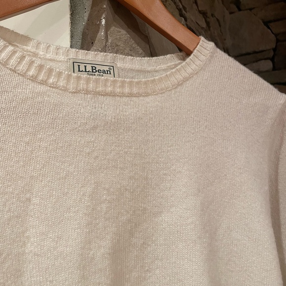 Cream colored lambs wool sweater - Picture 3 of 5